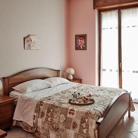 Terrazza Di Alfieri - Alloggio Con Terrazza Privata Nel Centro Di Asti Buitenkant foto