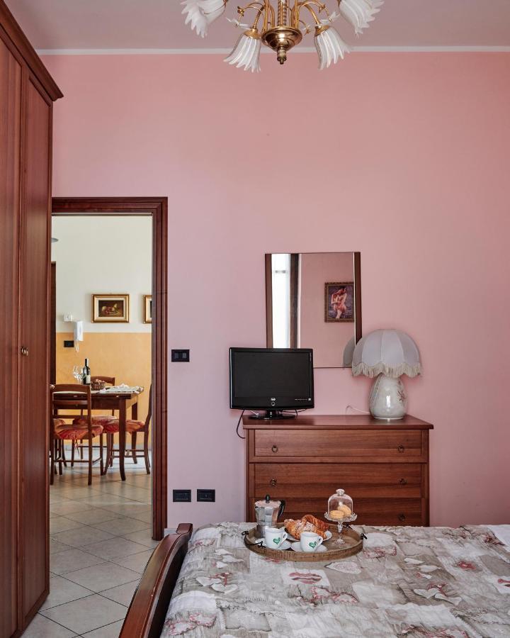 Terrazza Di Alfieri - Alloggio Con Terrazza Privata Nel Centro Di Asti Buitenkant foto